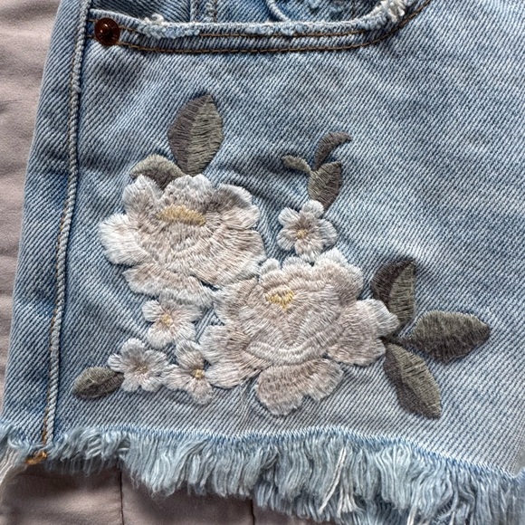 Abercrombie & Fitch Harper Low Rise Shorts Size 2 - Picture 2 of 5